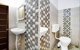 Paradise Hotel Vizag 3*
